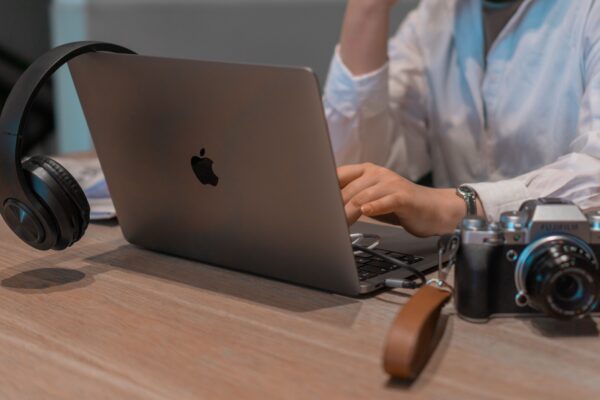 How to Start a Freelance Business in 2026: Step-by-Step Guide